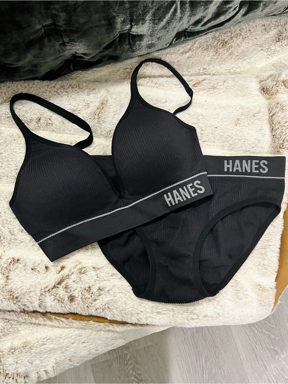 NWOT Small Hanes Women's Black Ribbed Wireless Bralette & Bikini Set